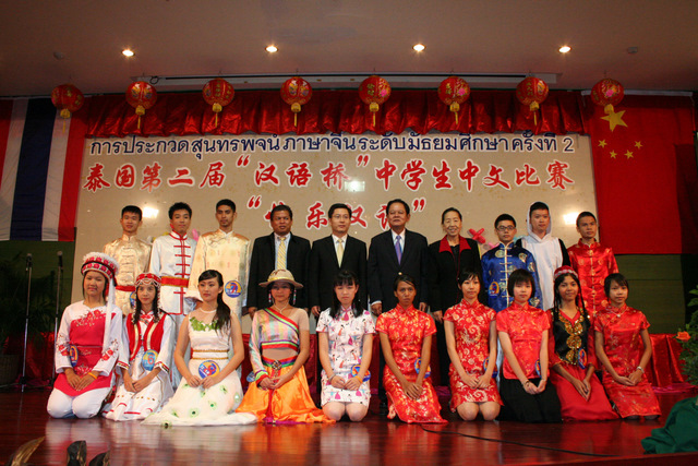吕健公参与小选手们合影.JPG