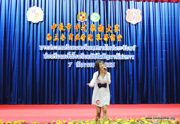 唱歌表演特写.JPG