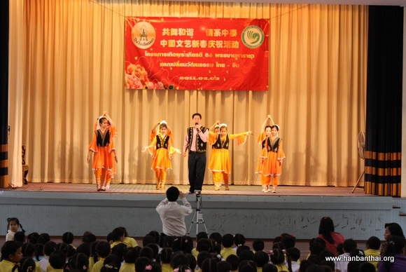 中泰文艺春节庆祝表演.JPG