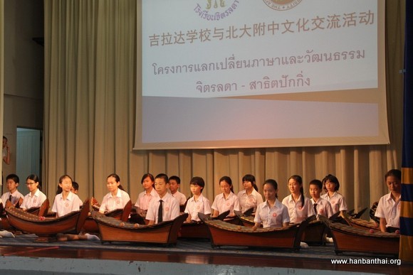 北大附中学生表演泰国木琴合奏.jpg