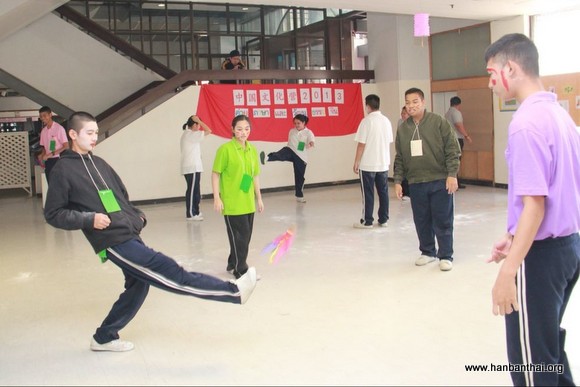 强身健体踢毽子.jpg