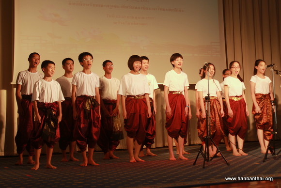 中国学生合唱表演.JPG