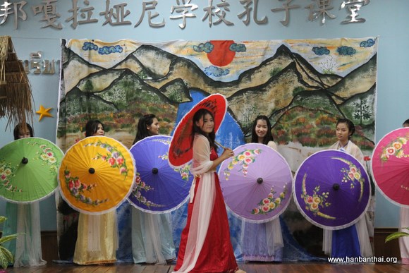 舞台上的七仙女.JPG