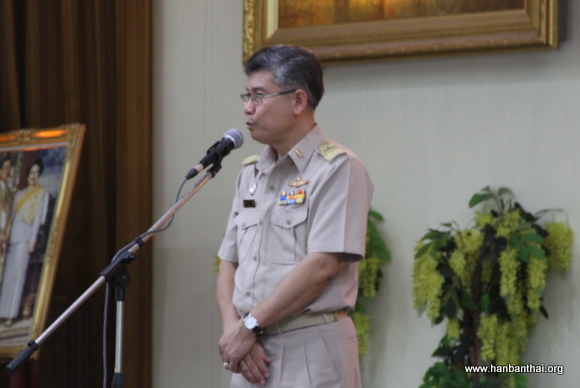 暖武里河王中学副校长Mr.Sonchai Kamrak致开幕词.JPG