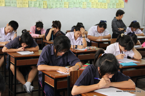 高二学生感觉试题有一定难度.jpg