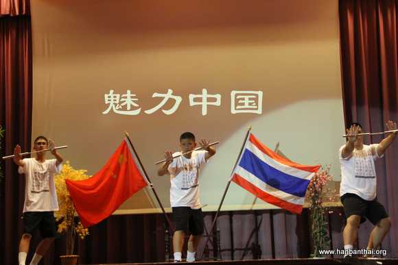 双节棍表演.JPG