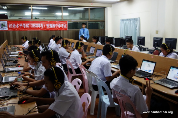 4 学生参加考试.JPG