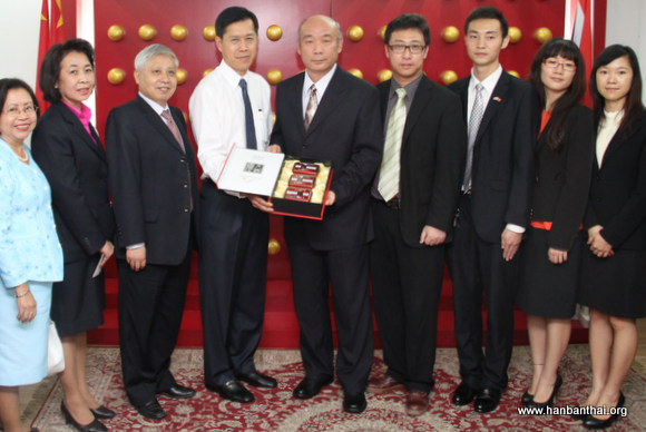副总理阁下接见孔子课堂工作人员.JPG