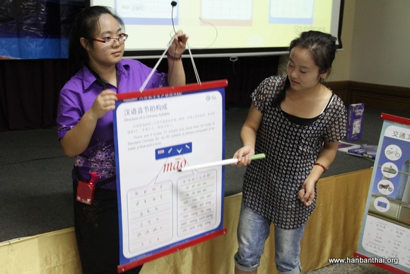 有声挂图展示，老师亲自体验，感受汉语乐趣.JPG