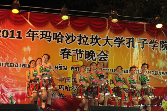 舞蹈 走在山水间.JPG