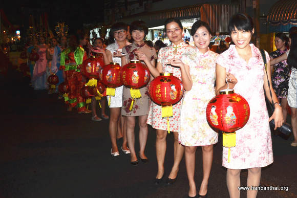 孔子学院游行队伍2.jpg