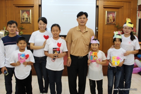 图片5：游戏获胜者合影.jpg