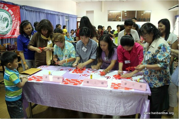图2泰国教师闯入比赛第二关.jpg