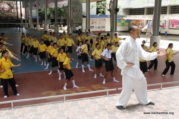 图7：孔院老师教授同学们太极精髓-001.jpg
