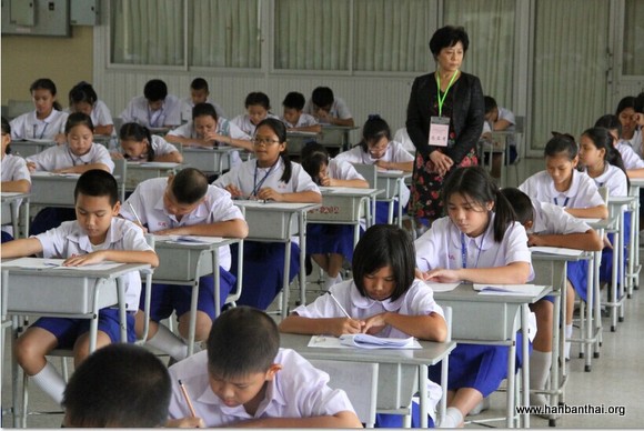 图3   曼松德孔子学院在培知公学举办YCT专场模拟考试.jpg