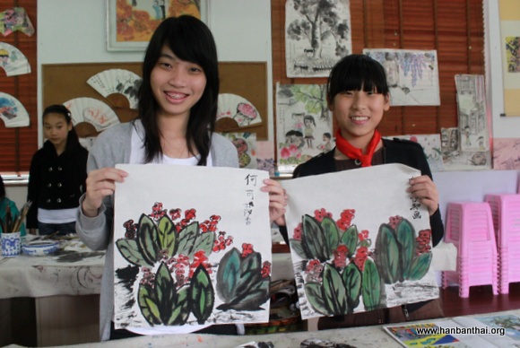 展示临摹的国画.jpg
