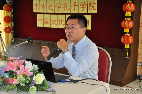 缪立懿院长介绍赴华留学和孔院奖学金项目.JPG