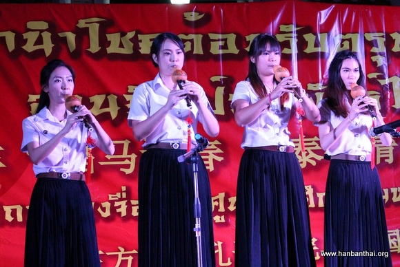 泰国学生演奏葫芦丝.jpg