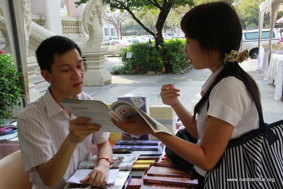 2.向学生细致解答疑惑.jpg