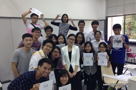学员与任课教师合影.jpg