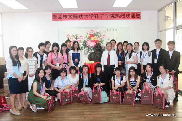 代表团一行在朱大孔子学院合影.JPG