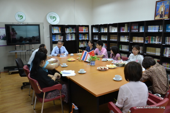 双方会谈中.JPG