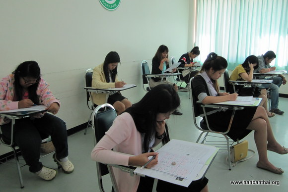 考生有序入场.JPG