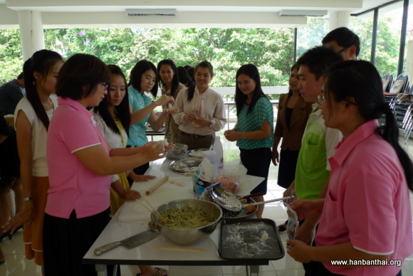 学包饺子.JPG