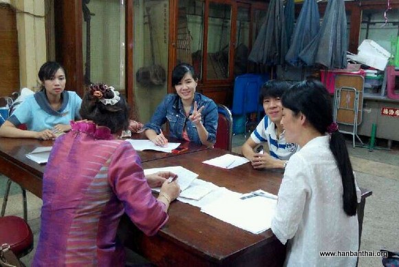 梁老师在上课.jpg