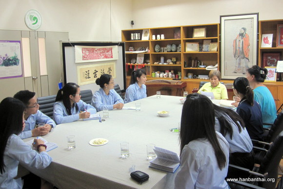 Uthaiwan老师与孔院老师座谈会_1.jpg