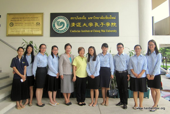 孔院老师热忱欢迎Uthaiwan老师来访_1.jpg