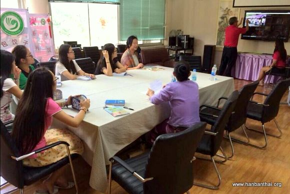 清迈孔院召开“孔子日”活动筹备会.jpg