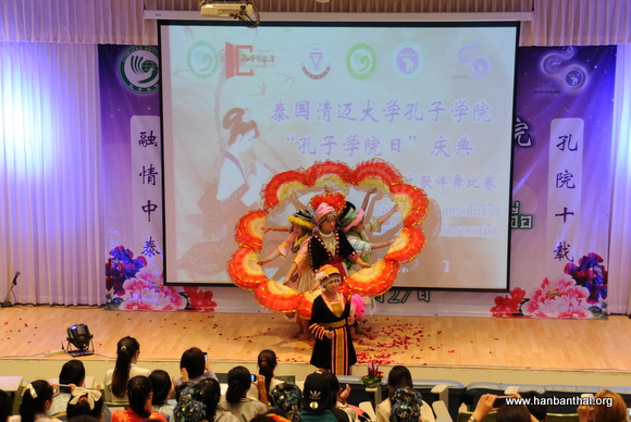 泰北中学生中文歌伴舞比赛精彩瞬间.JPG