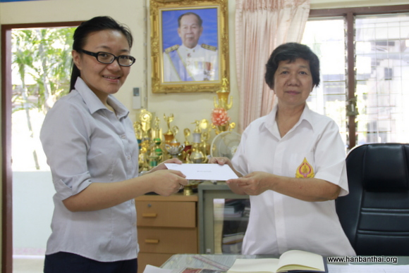 园长Achara Pijit女士向孔子学院致谢.jpg