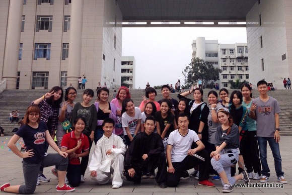 营员参观广西大学.jpg