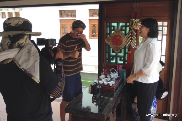 2.仔细品尝绿茶.jpg