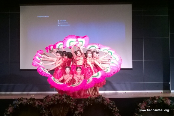 彩扇舞节目现场.jpg