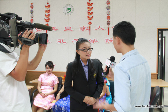 采访我院志愿者教师卢泱汝.jpg