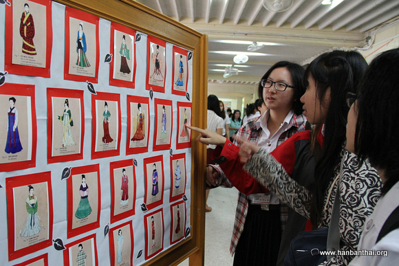 传统服饰图片展.jpg