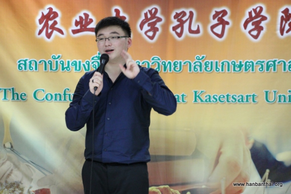 图片1:张弘焕老师做中医健康养生讲座.JPG