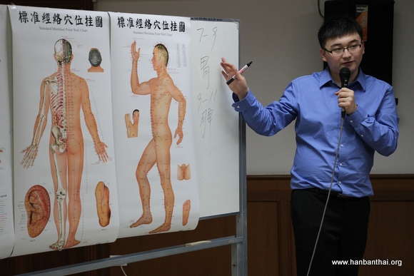 图片2：张弘焕老师简单讲解中医理论.JPG
