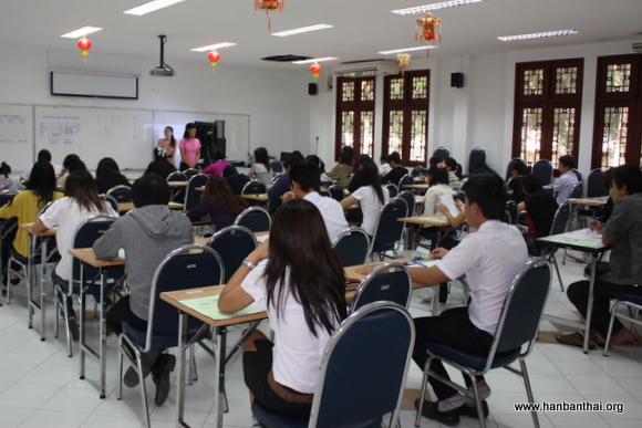 皇太后大学孔子学院10.23HSK考试 012.jpg
