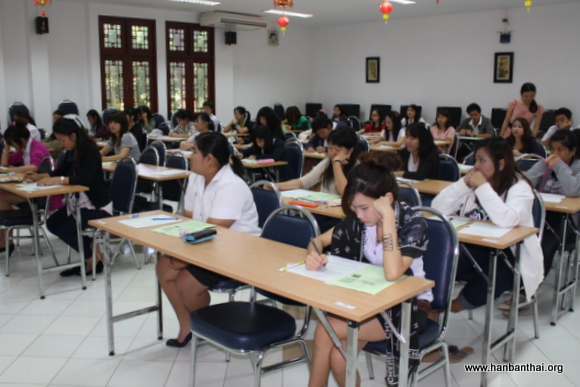 皇太后大学孔子学院10.23HSK考试 017.jpg