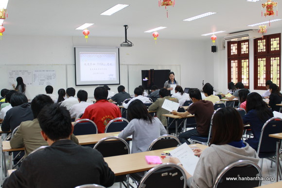 皇太后大学孔子学院HSK考场.JPG