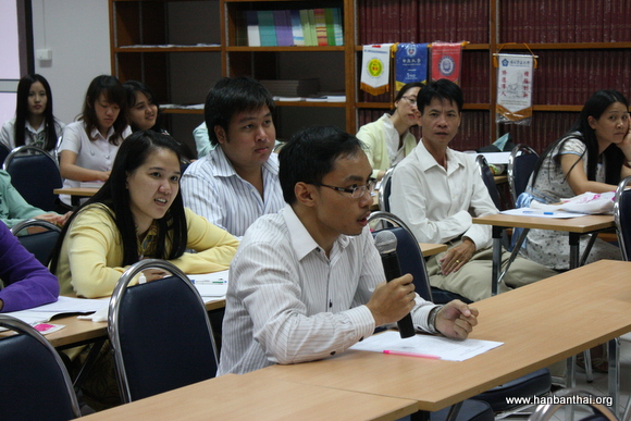 培训老师提问，与主讲老师互动.JPG