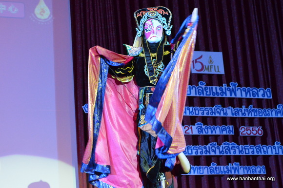 蔡晓玲女士表演木偶变脸.JPG