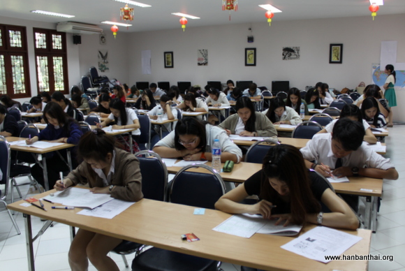 皇太后大学孔子学院HSK五级考场.JPG