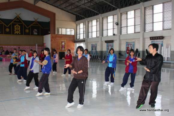 刘志义老师教授太极拳基本招式.JPG