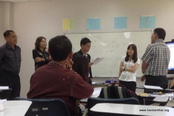 皇太后大学公派教师张灵芝老师讲授综合汉语 (2).jpg