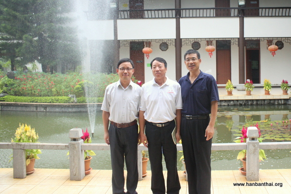 使馆领导一行参观孔院.JPG